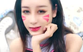 小姐姐在赛车上化妆图片,小姐姐赛车中速妆风采